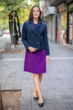 Късо дамско палто с двуредно закопчаване