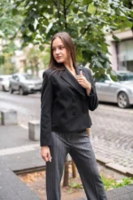 Късо дамско палто с двуредно закопчаване - Image 5