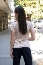 Трикотажна дамска блуза с къс ръкав и „гръцко” деколте - Image 2