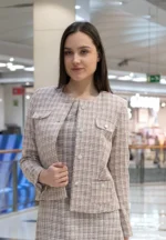 Късо дамско сако от плат каре