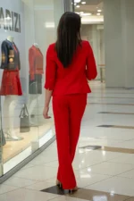 Костюм от двуредно дамско сако и ленен панталон с широк крачол - Image 4