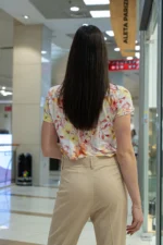 Трикотажна дамска блуза с къс ръкав и „гръцко” деколте - Image 2