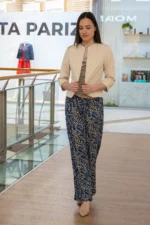 Широк дамски панталон с ластик - Image 4