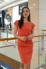 Дамска рокля с трапецовиден силует и джобове