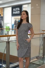 Дамска рокля с трапецовиден силует и джобове - Image 4