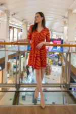 Дамска рокля с къс ръкав и V-образно деколте