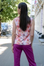 Трикотажна, дамска блуза без ръкави с гръцко деколте - Image 4