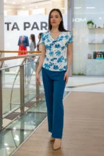 Трикотажна дамска блуза с къс ръкав и „гръцко” деколте - Image 5