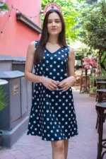 Дамска рокля с V-образно деколте