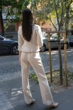 Дамски костюм от късо болеро и панталон - Image 3