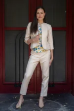 Дамски костюм от късо болеро и панталон