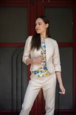 Дамски костюм от късо болеро и панталон - Image 6