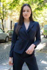 Костюм от двуредно дамско сако и панталон с широк крачол - Image 9