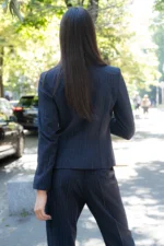 Костюм от двуредно дамско сако и панталон с широк крачол - Image 8