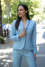 Дамски костюм от сако с едно копче и дамски панталон - Image 2