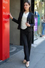 Дамски костюм от класическо сако и панталон с широк крачол - Image 9