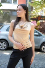 Трикотажна, дамска блуза без ръкави с гръцко деколте