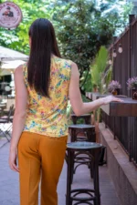 Трикотажна, дамска блуза без ръкави с гръцко деколте - Image 3