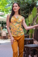 Трикотажна, дамска блуза без ръкави с гръцко деколте