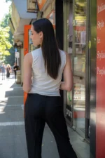 Трикотажна, дамска блуза без ръкави с гръцко деколте - Image 4