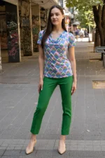 Трикотажна блуза с гръцко деколте - Image 3