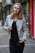 Късо дамско сако букле каре - Image 16