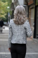 Късо дамско сако букле каре - Image 15