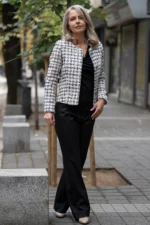 Късо дамско сако букле каре - Image 13