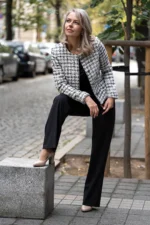 Късо дамско сако букле каре - Image 11