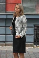 Късо дамско сако букле каре - Image 10