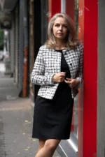 Късо дамско сако букле каре - Image 9