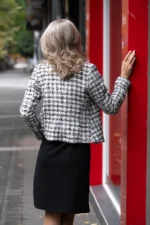 Късо дамско сако букле каре - Image 8