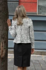 Късо дамско сако букле каре - Image 5