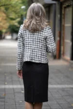 Късо дамско сако букле каре - Image 3