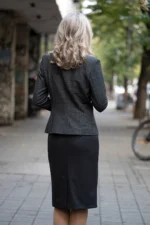 Двуредно дамско сако от плат каре - Image 11