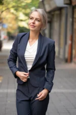 Късо, вталено дамско сако с шал яка - Image 4