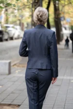 Късо, вталено дамско сако с шал яка - Image 5