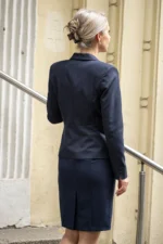 Дамски костюм от сако с остър ревер и класическа пола - Image 2