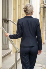 Дамски костюм от сако с остър ревер и широк панталон - Image 10