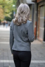 Дамски костюм от сако в сиво и панталон тип „цигара“ - Image 2