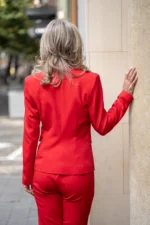 Дамски костюм в червено от сако и панталон - Image 6