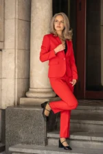 Дамски костюм в червено от сако и панталон - Image 5