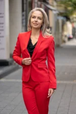 Дамски костюм в червено от сако и панталон - Image 4