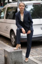 Елегантен дамски костюм с панталон и сако - Image 5