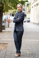 Елегантен дамски костюм с панталон и сако - Image 3