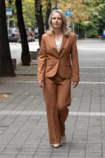Елегантен дамски костюм в цвят камел - Image 8