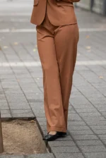 Елегантен дамски костюм в цвят камел - Image 12