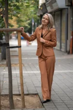 Класическо вталено сако с едно копче, цвят камел - Image 5