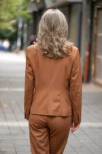 Елегантен дамски костюм в цвят камел - Image 10