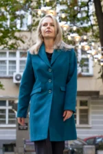 Дамско класическо вталено палто с ревери